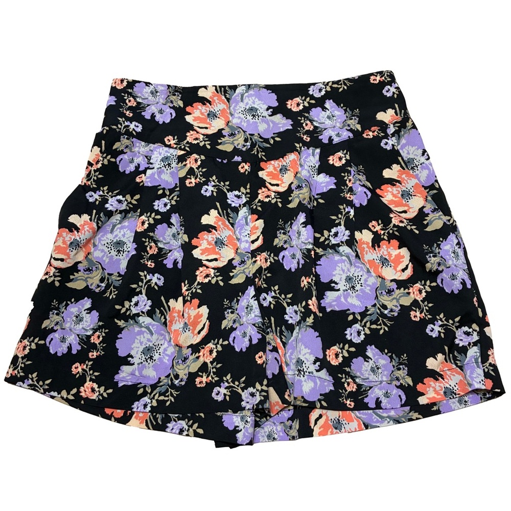 Urban Outfitters Kimchi Blue High Rise Floral Shorts Women’s S Black Multi-Color